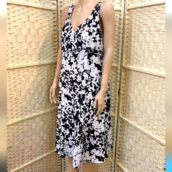 Villager Liz Claiborne, Black White Floral Dress Linen Blend Size 10 - Picture 1 of 7